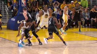 [Highlight] De'Aaron Fox hits the paint jumper in clutch time to put the Kings within 1!