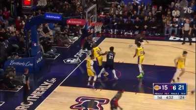 [Highlight] Lebron looking for a map as Tobias drives right past him for the dunk!