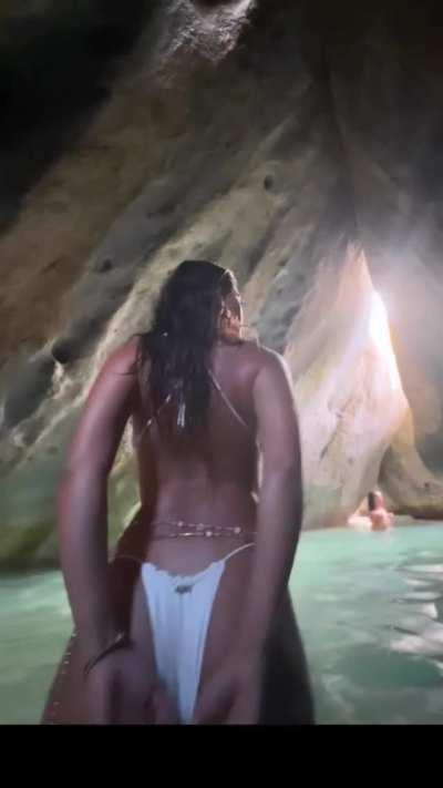 Sofia adjusting her bikini bottom