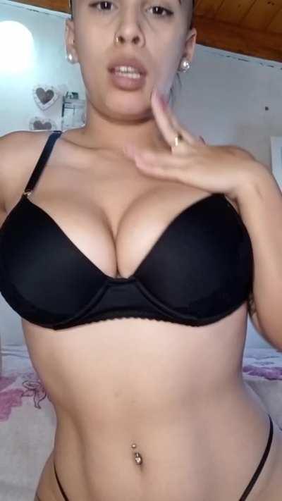 I go to the locker room together with my fitness clients so that we harmonize better during the workout, does that make sense?