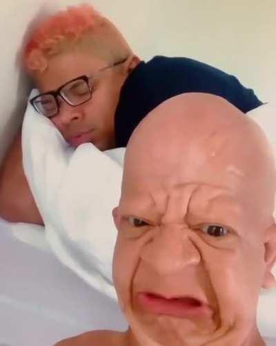 Bruh wtf going on😭