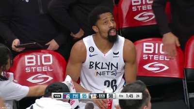 [Highlight] Spencer Dinwiddie takes it right to the cup and mashes the jam right over Embiid and Harris!