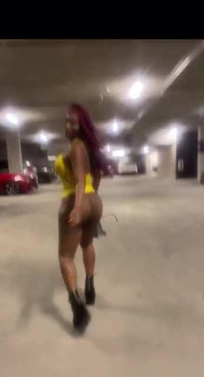 darkskin thot 🍫🔥 she fucks a new nigga every week 🤣🤦🏾‍♂️ hmu for her dropbox 📲