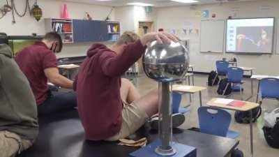 School Van Der Graaf experiment - if Mehdi was a school teacher (source in comments)