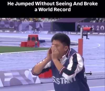 He jumped Without seeing and broke a world record 🤯