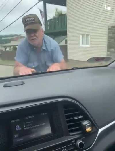 Gringo apropriating Brazilian culture 😤😤😤😤