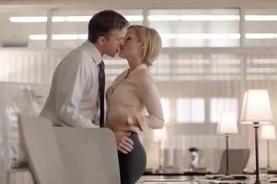 Kathleen Robertson - Boss S01E03