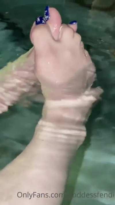 VIP User post, DM for folders