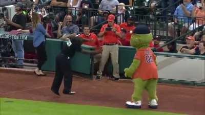 Woah. Slave to the Rhythm 😂😂