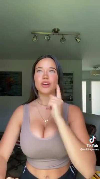 Trying on AOT Minnie Ears