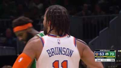 [Highlight] Tatum draws multiple defenders and sets up Horford under the basket with a great pass following the offensive board