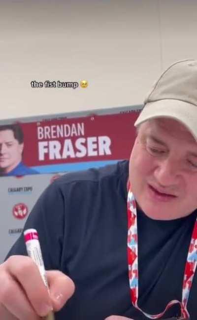 Fan meets Brendan Fraser and thanks him for making her childhood awesome.