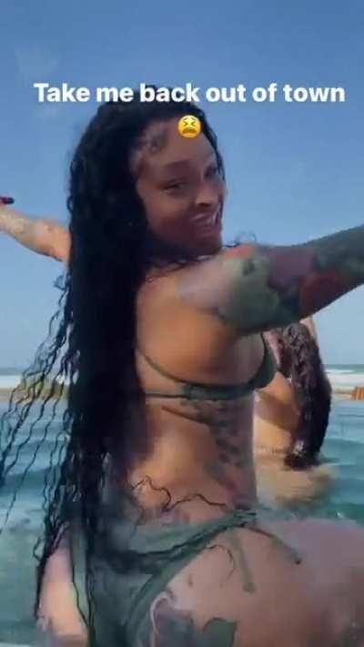 Therealbarbiek 🍑👙