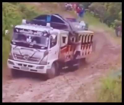 [LFO] Man falls off a moving truck