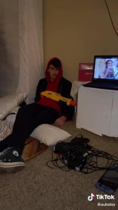 What's with his knuckles