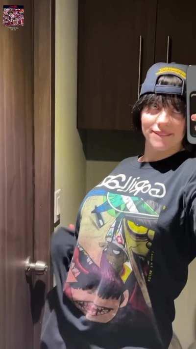 Her lips look great, and the she can't contain them even in loose clothes