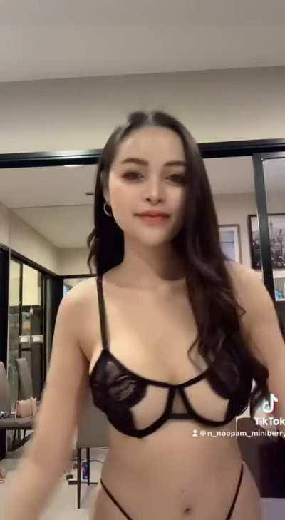 I saw no one sees my posts anymore so im just gonna say hi to those who sort by new, how are you?