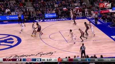 [Highlight] Evan Mobley fakes the pass, then shows off his agility in the post as he slides around Cade Cunningham for the easy dunk