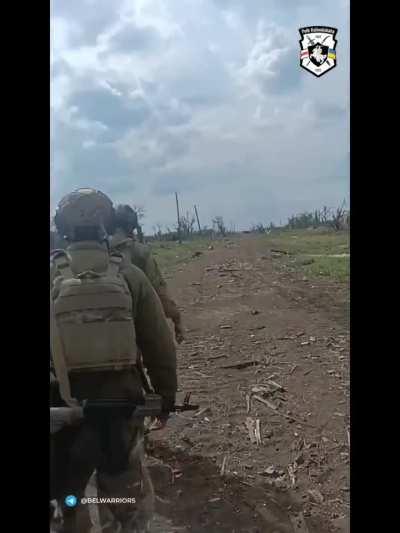 ua pov. Ukrainian forces walk through Klishiivka, Donetsk. KIA Russian soldiers seen.