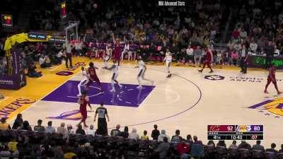 [Highlight] The Cavaliers went on a 17-0 run in the 3rd and 4th quarter, capped off by this Jarrett Allen rebound and putback