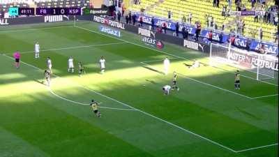 GUSTAVOOOO! Rossi assist.