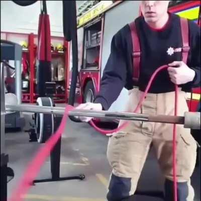 Tying a slap clove hitch knot