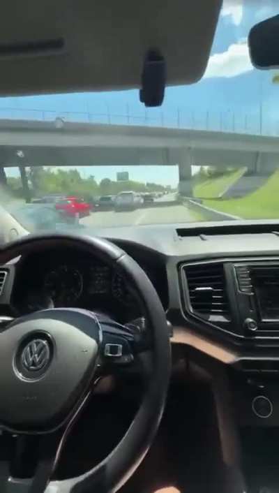 Hijo de puta. Espero que le saquen el registro por 10 años por lo menos.