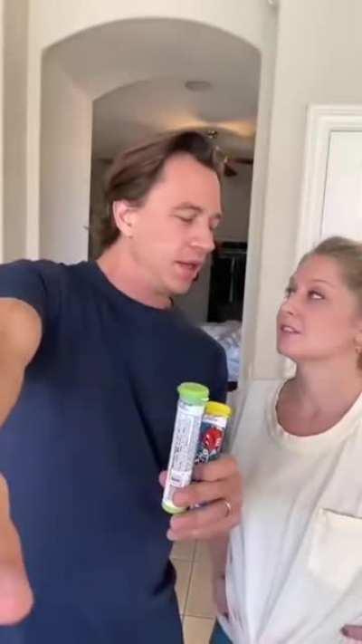 ladY CHokes To DeAth oN M&M's