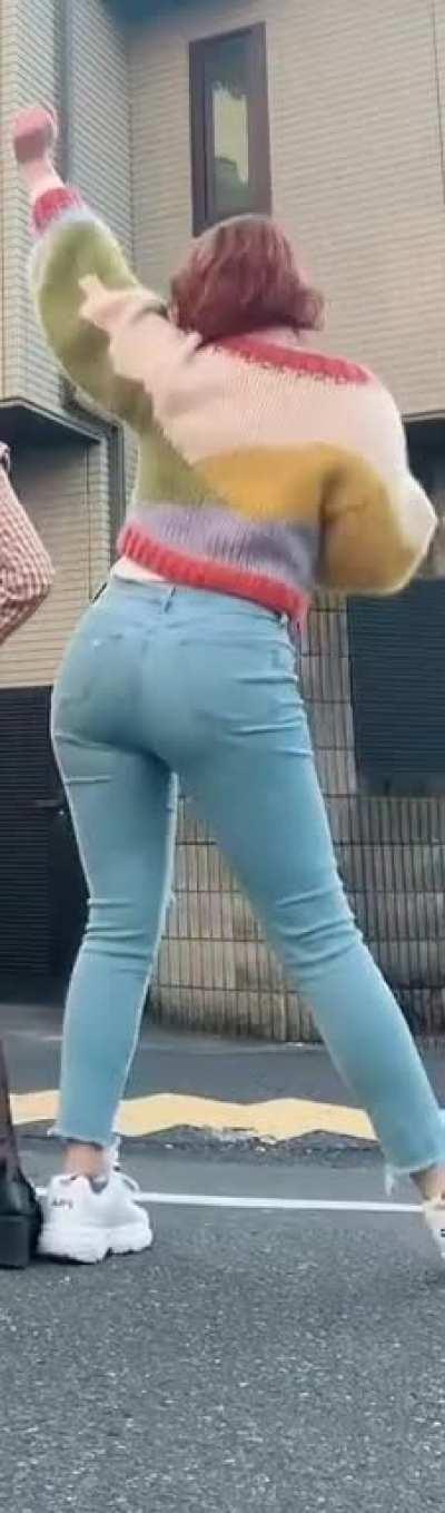 From her friends tiktok...she’s getting THICCC 🍑