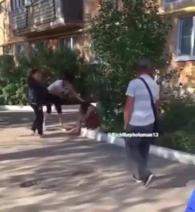 Bully gets dropped after picking on the wrong man