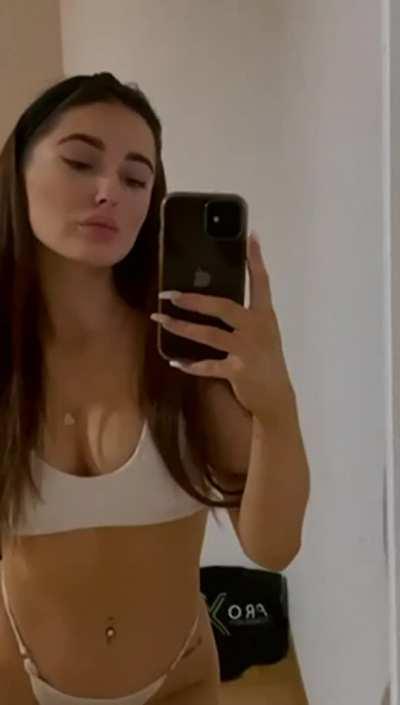 need a place to feel good about being this small (f) (OC)