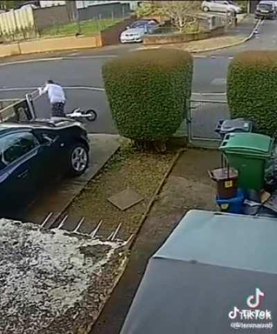 Lil nigga to big for that bike