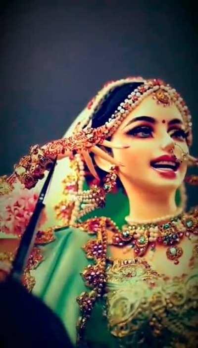 This cake with the mindblowing sugar figurine and top notch details was made by a Singaporean artist, Cathryn Cuppela for the 'Incredible India Cake Magazine'