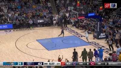 [Highlight] Ja Morant floats for the 360 slam on the break