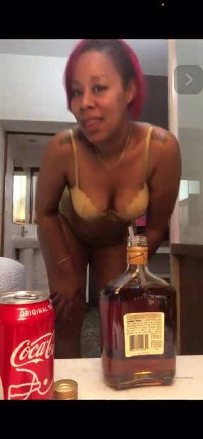 This thick AZZ milf belongs to the Taurus ♉️ folder.