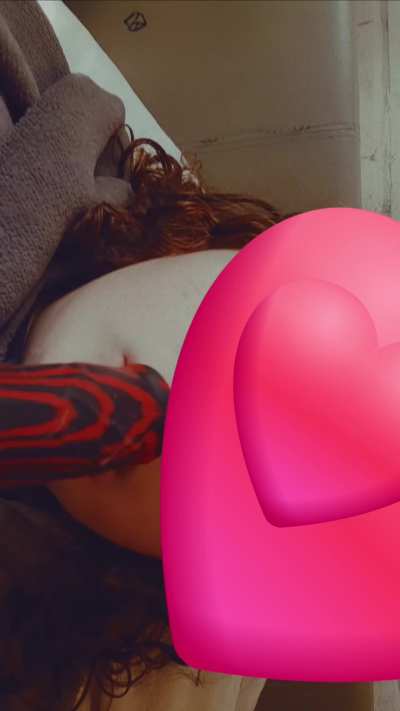 My bf just went out with his friends and left me like this 😖