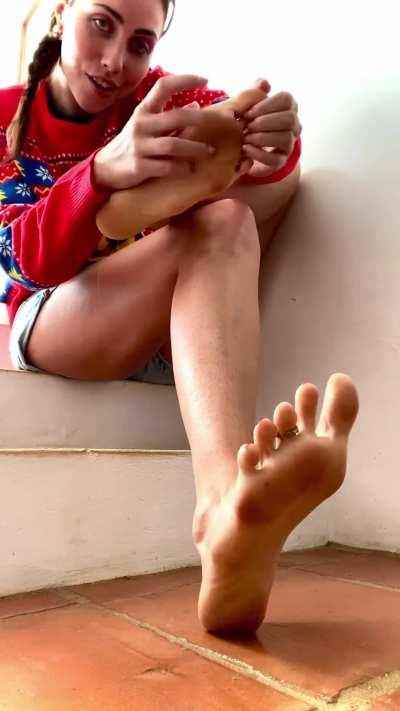 You look like a beautiful doormat to wipe my spitty feet on after some hallway worship!