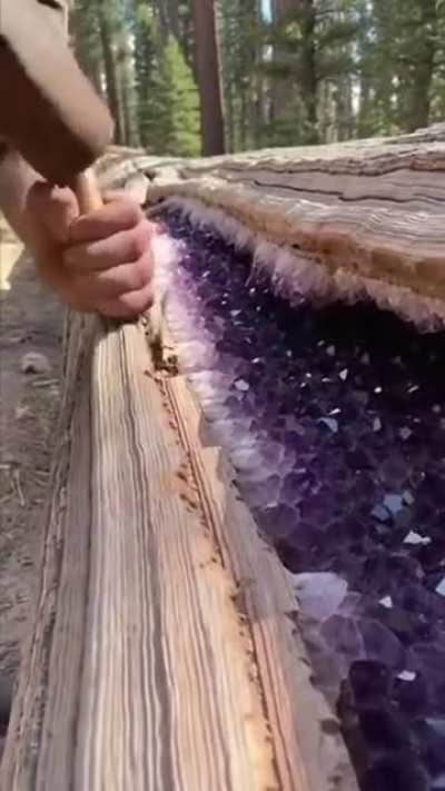 This is absolutely how amethysts are formed. What a neat video1!1!1!