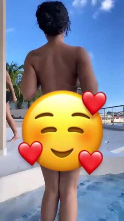 We already saw that ass so why hide it damm