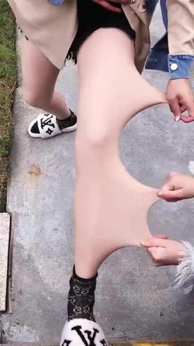 This stretchy leg...