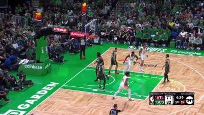 [Highlight] De'Andre Hunter banks a 3-pointer over Jaylen Brown.