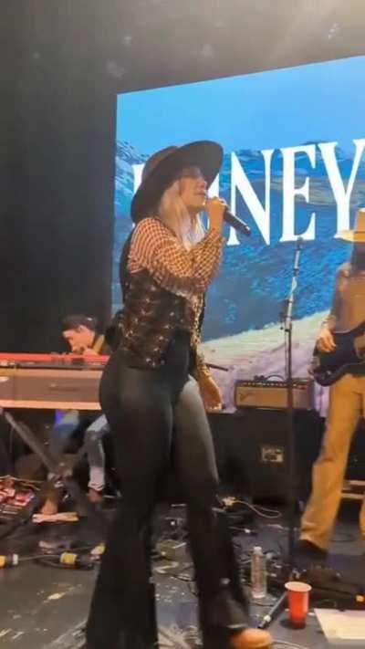 If eyes were laser pointers, where would she be the most Red? 🤔