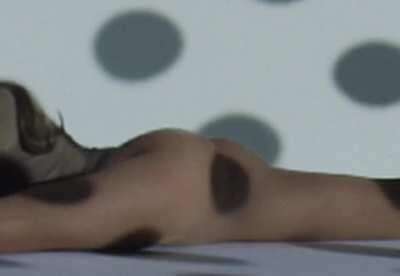 I love Ariana Grande‘s tight ass in a split