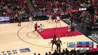 [Highlight] DeRozan COOKS the Mavericks defense for the smooth layup at the rim