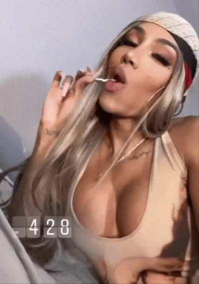 She loves a lollipop, while they fucking in the Ass!