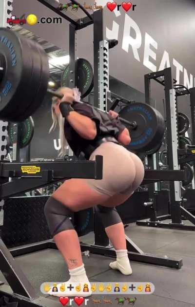 Nothing to see here it’s yo girl doing a 145kg (320lbs) clean squat