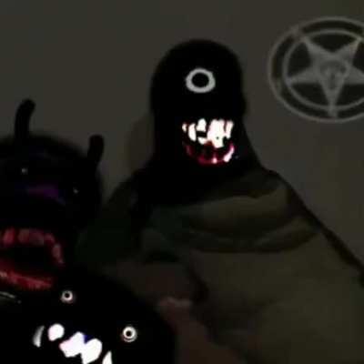 قضيبه ، قضيبه سم ، لا يمكن لأي فتاة أن ترغب في ذلك القضيب اللقيط الذي يشارك هذا المنشق الأحمق المجنون. هذه تعويذة مثالية