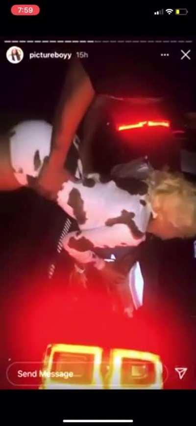 She throwin it back 💦