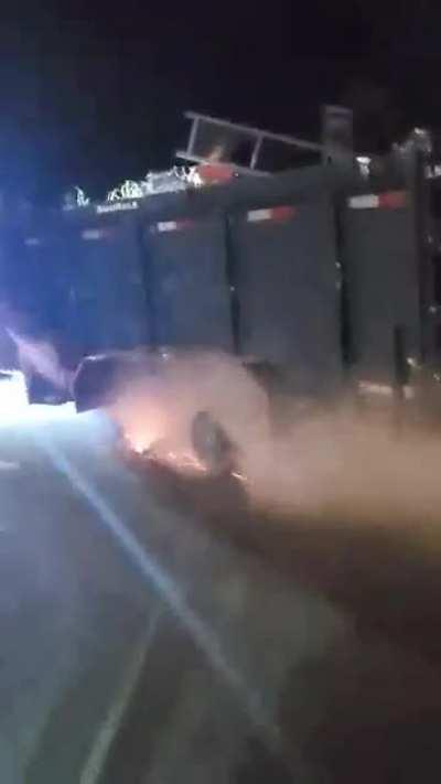 So I witnessed this trailer without a wheel tonight...