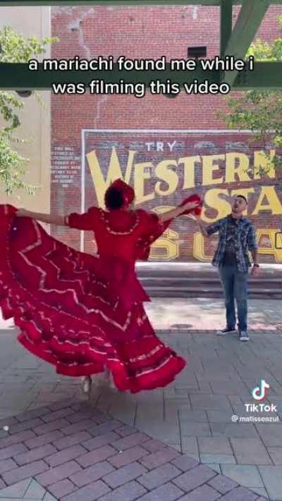 mariachi found her while she was filming her own dancing